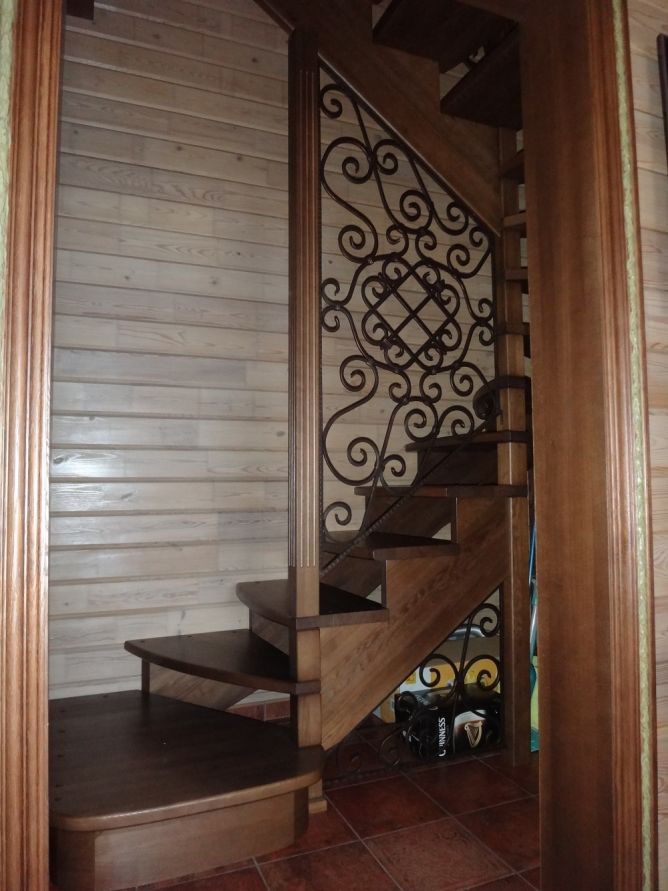 Деревянная лестница 44