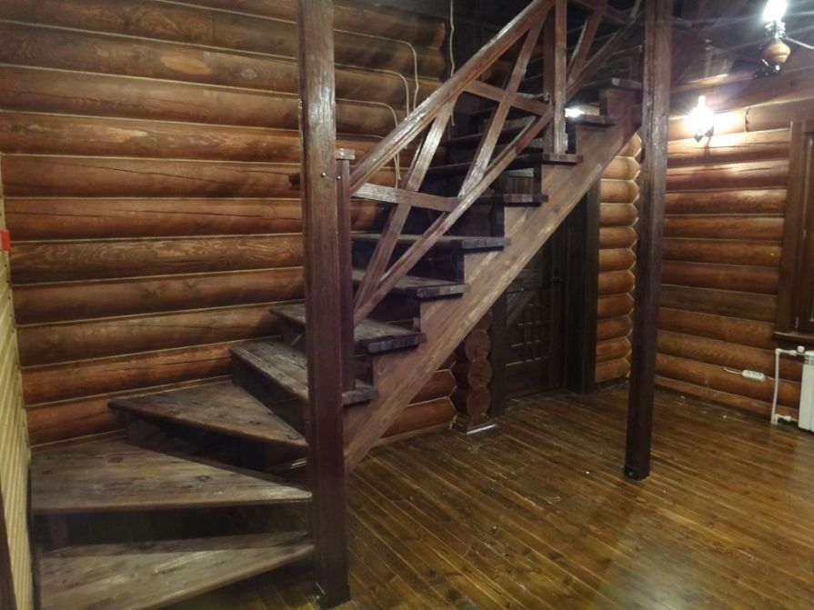 Деревянная лестница 48